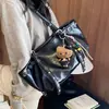 Bolso de mano de moda para mujer, brillante, nuevo, de otoño, con estampado de dibujos animados, estilo japonés y coreano, con colgante lindo, bolso de axila