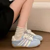 Zapatillas de entrenamiento alemanas para mujer de moda estilo francés, nueva colección otoño 2026, suela plana retro, ligeras, finas, zapatillas blancas casual versátiles