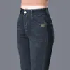 Jeans feminino personalizado 2026 primavera/outono novas calças elásticas de cintura alta com corte justo para mães de meia-idade