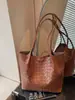 Bolsa Tote Transfronteiriça Outono Novo Estilo Ombro Único Padrão Trançado para Ir ao Trabalho Casual Grande Capacidade Moda Simples Portátil Bolsa para Sogra