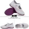Sapatos para Mãe de Meia-Idade e Idosa 2025 Verão Novo Estilo Malha Respirável Tecido Fly Sapatos Femininos Velcro Confortáveis Sola Macia Sapatos para Caminhada