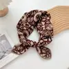 Bufanda Cuadrada Pequeña de Algodón Puro 70cm Transpirable Fresca Suave Artística Decorativa Bufanda de Seda Pequeña Primavera y Verano Versátil Bufanda Floral Mujer