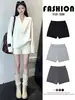 Shorts de tricô branco para mulheres, cintura alta, modelador, casual, adequado para baixinhas, pode ser usado como camada base ou como peça externa, hot pants que abraçam o quadril para o outono