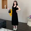 Conjunto de maternidad para otoño e invierno: Conjunto de dos piezas de cárdigan amarillo y falda con tirantes negros, estilo coreano, casual y adelgazante, cubre el abdomen, adecuado como prenda exterior