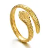 Anillo abierto con forma de serpiente europeo y americano transfronterizo, un anillo único y ajustable con una estética moderna y de alta gama, disponible al por mayor