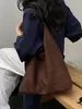 Bolsa Feminina Estilo Mori Casual Grande Capacidade Bolsa Tote de Veludo Nova 2025 Sensação Relaxada para o Dia a Dia Bolsa de Ombro de Nicho