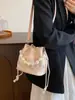 2026 Nuevo Estilo Chino Casual Bordado de Mariposas Moda Primavera/Verano Bolso de Mano de Alta Gama con Cuentas Bolso Cubo Versátil de Estilo Nacional