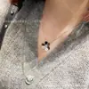 Versão Alta Fanjia Banhada a Ouro Cor 18K, Pétalas de Trevo da Sorte Cheias de Diamantes, Corrente de Clavícula de Trevo, Anel de Flor Única