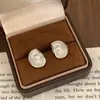 Pendientes de Perla Exquisitos Simples de Alto Brillo Transfronterizos Europeos y Americanos Sentido de Alto Nivel Temperamento Lujo Ligero Sentido de Alto Nivel Diseño de Nicho Accesorios para Pendientes