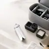 Acessórios para fotografia e videografia: um pequeno suporte de plástico adequado para esportes ao ar livre, câmeras portáteis e luzes de preenchimento, com uma interface de 1/4 de polegada