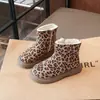 Botas de Cuero para Niños 2026 Invierno Nuevo Estilo Botas de Nieve Engrosadas Forradas de Felpa para Niñas Moda Cálida Estampado de Leopardo Botas de Algodón