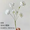 Materiais florais em tons de branco para salões de casamento, móveis para vitrines, adereços de flores de seda para decoração suave, arranjos de flores, marcadores de corredor, buquês artificiais atacado