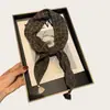 Pañuelo estilo vintage con estampado de anacardos para mujer, un accesorio chic y discreto que se puede usar en capas e incluso como cinturón para la cintura para crear un efecto adelgazante
