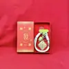 Regalo de Moda Paz y Alegría Llavero para Teléfono Móvil Colgante para Bolso Dibujo Animado Joyería Creativa Set de Caja de Regalo de Gama Alta
