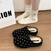 Zapatillas de plataforma de algodón con lunares de moda para interior/exterior para mujer 2026 Invierno sin cordones cálidas con forro de felpa de punta cerrada de algodón