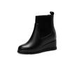 Outono/Inverno 2025 Novo Estilo Tricô Patchwork Botas Curtas Estilo Britânico Moda Versátil Bico Redondo Sola Grossa Aumento de Altura Botas da Moda