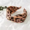 Diadema Cruzada Estampado de Leopardo Flequillo Accesorios para el Cabello Venta al por Mayor Lavado de Cara Satín Versátil Presión Alta en el Cráneo Puntada de Cabello Accesorios para la Cabeza Transfronterizos