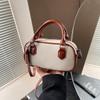 Bolsa de design de nicho de comércio exterior feminina primavera e verão 2025, nova bolsa transversal da moda, bolsa de boliche portátil simples e versátil