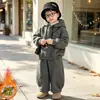 2403 Conjunto de Forro Polar para Niños Ropa de Invierno Gruesa Otoño/Invierno Infantil 2026 Nuevo Fresco Atractivo con Capucha Conjunto Grueso de Dos Piezas