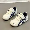 Sapatos Brancos para Meninas 2026 Outono Novo Estilo Tênis Esportivos Infantis Sapatos Casuais Cortez para Crianças de Meia-Idade e Grandes Tênis de Skate para Estudantes de Campus