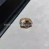 Anel de Ouro V de Alto Padrão com Trevo de Quatro Folhas, Espessamente Banhado a Ouro 18K, Design de Flor Única com Diamantes e Ágata Vermelha, Dropshipping para Transmissão ao Vivo