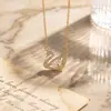Collar de cisne exquisito, moderno y popular, para mujer, colgante de cobre con incrustaciones de circonita de lujo ligero de nicho, joyería de cadena para clavícula elegante y sofisticada
