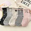 Calcetines para niñas, nuevos estilos de primavera/otoño, con lindos diseños de gatos y corazones, lunares, adecuados para estudiantes, niñas y niños mayores, con diseños de dibujos animados y ribete de encaje, longitud hasta la pantorrilla