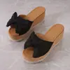 Zapatillas de Talla Grande Europeas y Americanas para Comercio Exterior con Lazo y Suela Gruesa para Mujer, Sandalias Transfronterizas de Tela con Estampado de Leopardo y Tacón Inclinado de una Palabra wish