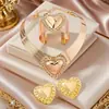 Conjunto de Joyería Personalizado Transfronterizo Temperamento Amor Moda Lujo Ligero Retro Geométrico Versátil Metal Pendientes Joyería de Mano Collar
