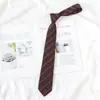 Corbata de lazo estilo japonés con rayas rojas, azules, doradas y rojas para hombre y mujer, estilo universitario, con foto de graduación, color marrón
