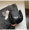 Bolsa de Ombro Único Texturizada de Alta Qualidade Formato Meia-Lua 2026 Nova Tendência Simples Versátil Bolsa de Axila Bolsa Pequena Casual para Comute para Mulheres