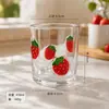 El fabricante produce vasos de vidrio pintados a mano, vasos de agua de vidrio transparente, vasos para bebidas y leche soplados a mano, tazas lindas de gran capacidad