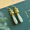 Brincos Naturais de Gota de Água Hetian com Elegantes Ganchos Banhados a Ouro, Brincos Estilo Palácio Chinês, Joias para Idosos como Presente