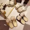 Pantuflas de algodón tipo slip-on, lindas, versátiles y casuales, forradas de felpa, para otoño e invierno, nuevo estilo 2026, zapatos de algodón con suela gruesa estilo Birkenstock para mujer