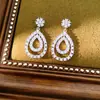 Brincos vintage de prata banhados a ouro real com tarraxa de prata, incrustados com zircônia, design de gota d'água, brincos únicos com um toque de luxo leve e sofisticado