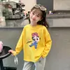 Camiseta super fofa de manga comprida para meninas, outono, algodão puro, nova roupa de desenho animado 2026, camiseta básica para meninas, roupa de outono para crianças