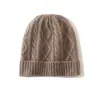 Cachemira 2025 Otoño e Invierno Nuevo Sombrero Casual de Punto de Moda Cálido y Grueso para Mujer con Clase de Color Puro y Patrón de Trenzas de Rombos