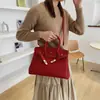 Estilo explosivo de moda transfronteiriça bolsa grande de mão feminina 2026 nova bolsa vermelha de casamento da moda bolsa tote transversal de grande capacidade