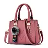 Bolso 2025 Nueva Moda Versátil Bordado Bolso de Mano para Mujer Bolso de Hombro Cruzado con Colgante de Borla Bolso de Viaje para Mujer