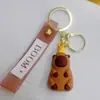 Llavero Famoso en Internet de Oso Fresa Lindo Juguete de Moda Colgante de Muñeca Llavero de Coche Decoración Regalo
