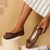Zapatos planos de malla transpirables de talla grande para envío inmediato, con un suave diseño inspirado en el bosque, puntera cuadrada, adorno de mariposa y apertura poco profunda.