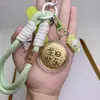Ouro 999 puro, simbolizando paz, felicidade e sucesso, na forma de um pequeno pingente de moeda de ouro, adequado para bolsas, chaveiros de celular ou chaveiros, um presente perfeito para as festas de fim de ano