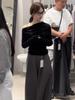Camiseta de punto gris de alta gama con un solo hombro para mujer, Top chic coreano chic de manga larga para principios de otoño