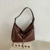 Bolso vintage de cuero aceitado para mujer, nuevo modelo 2026, bolso tote para el día a día con decoración de cinturón, bolso de hombro para llevar debajo del brazo, bolso cruzado, transfronterizo