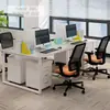 Escrivaninha e Cadeira para Escritório Combinação Simples Moderna Branca Posição para 2/4/6 Pessoas Tela Estação de Trabalho Mesa para Computador Posição para Cartão de Funcionário