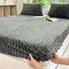 Faldón de Cama de Terciopelo de Leche Peso Alto Más Terciopelo Engrosado 2026 Nuevo Dormitorio Estudiantil Habitación Cubierta de Cama Faldón de Cama Juego de Tres Piezas