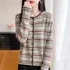 Cárdigan de Punto Fino a Rayas Finas con Bloques de Color Estilo Coreano Cuello Redondo 2026 Nuevas Llegadas de Otoño Chaqueta Versátil para Mujeres Menudas Top