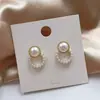 Moda Superventas Nuevo de Moda Celebridad de Internet Temperamento Retro Diseño con Sentido Pendientes de Botón Estilo Francés Elegante Pequeños Pendientes Estilo Chanel para Mujer Oro