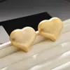 Brincos de Coração Vazado com Textura Escovada Fosca Moda de Nicho Japonesa e Coreana Brincos Elegantes Luxo Acessível Joias de Orelha de Ponta
