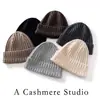 Gorro de punto de cachemira a rayas de color sólido estilo coreano, unisex, cálido, moderno y diseñado para proteger las orejas y cubrir la cabeza